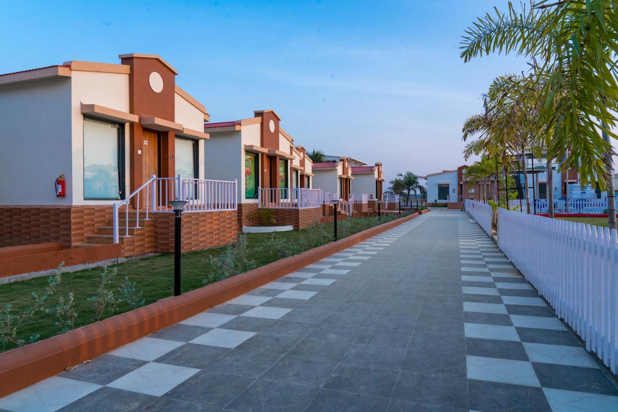 Flamingo Club And Resort Una 3 Km Away From Diu Check Post ภายนอก รูปภาพ